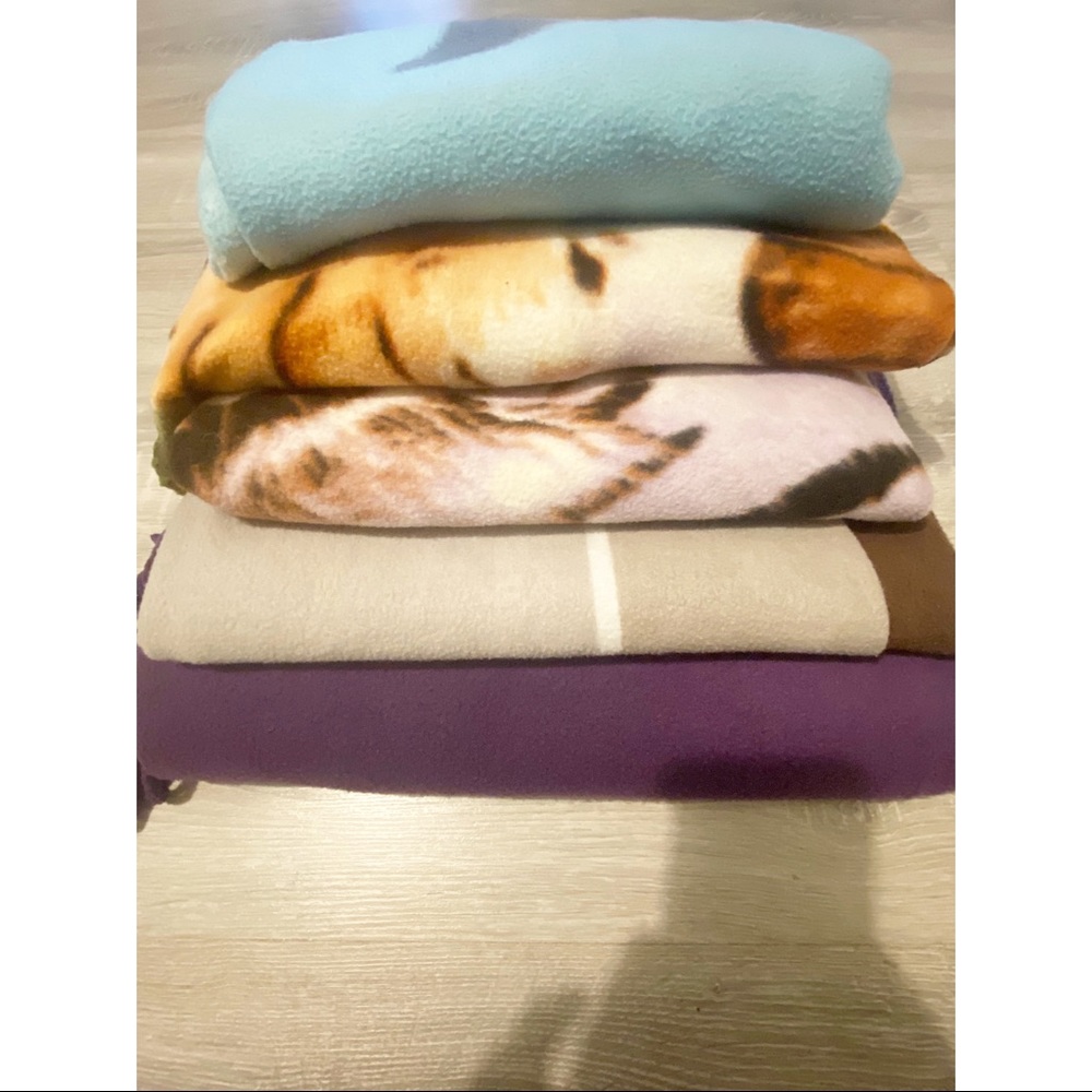 5 throw blankets ✨WILL SELL SEPARATELY ✨